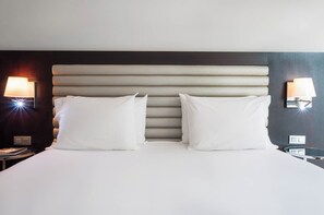Donzen dekbedden, een minibar, een kluis op de kamer, een bureau