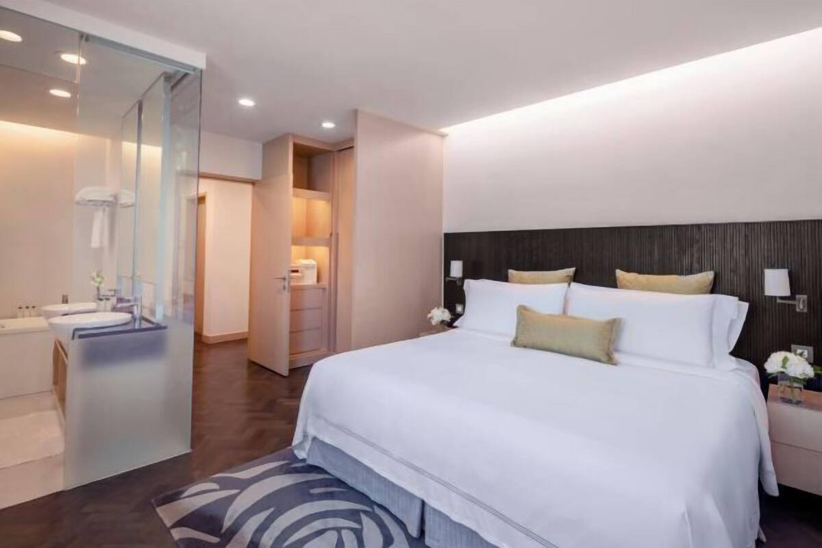 In-room safe, desk, laptop workspace, soundproofing