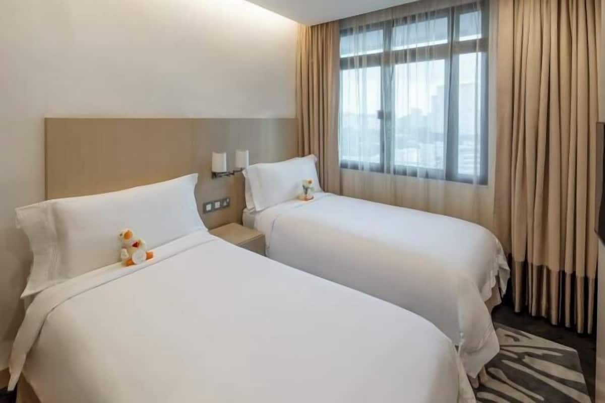 In-room safe, individually furnished, desk, laptop workspace
