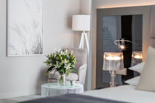 Executive-Suite, 1 Schlafzimmer, Terrasse, Stadtblick | Hochwertige Bettwaren, Zimmersafe, Schreibtisch, kostenloses WLAN