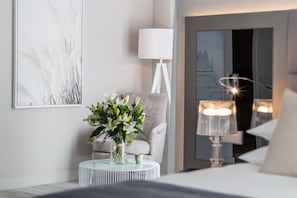 Executive Suite, 1 Bedroom, Terrace, City View | Premium bedding, in-room safe, desk, free WiFi - Hotel Boutique B51 Puerto Banús (Marbella)