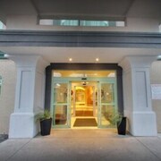 Days Inn & Suites by Wyndham Niagara Falls Centre St. By the Falls