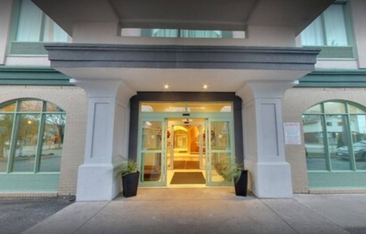 Days Inn & Suites by Wyndham Niagara Falls Centre St. By the Falls