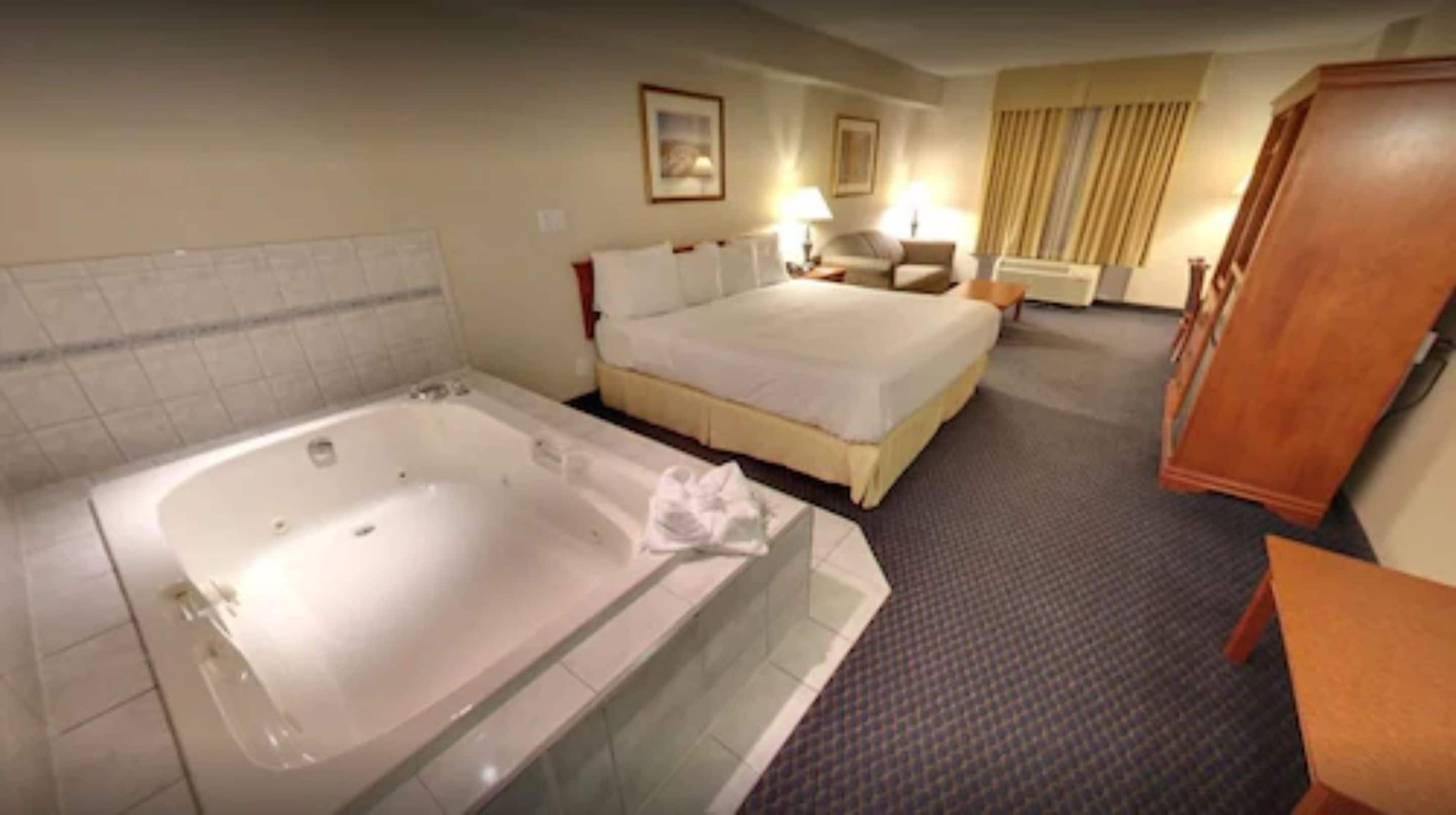 Suite, 1 King Bed with Sofa bed, Non Smoking (Jacuzzi) | Desk, blackout drapes, iron/ironing board, free cribs/infant beds