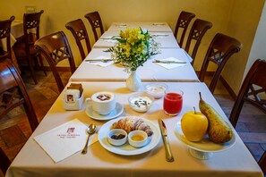 Tägliches inbegriffenes Frühstücksbuffet