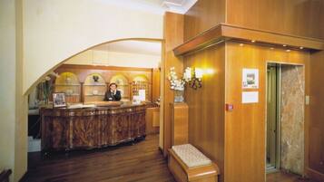 Check-in/check-out kiosk