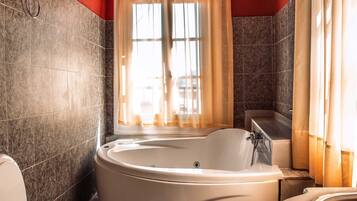 Presidential Suite - 31 | Bathroom | Free toiletries, hair dryer, slippers, towels
