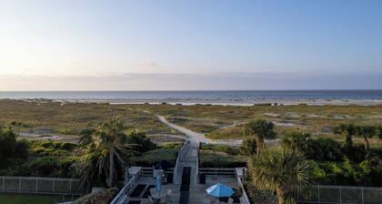 Hodnett Cooper's Beach Club