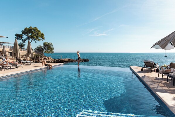 Indoor pool, seasonal outdoor pool, pool umbrellas, pool loungers
