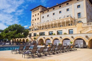 Indoor pool, seasonal outdoor pool, pool umbrellas, pool loungers - Hospes Maricel & Spa, Palma de Mallorca, a Member of Design Hotels (Calvia)