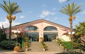 Vista frontal de la propiedad