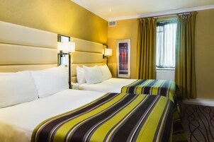 디럭스 쿼드룸 | 객실 내 금고, 책상, 암막 커튼, 다리미/다리미판