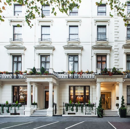 Exterior. Park Grand Hyde Park