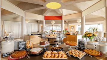 Tägliches inbegriffenes kontinentales Frühstück