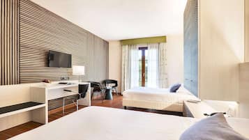 Superior Double Room | 1 bedroom, premium bedding, down comforters, minibar