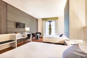 Habitación doble superior | 1 habitación, ropa de cama de alta calidad, edredón y minibar 