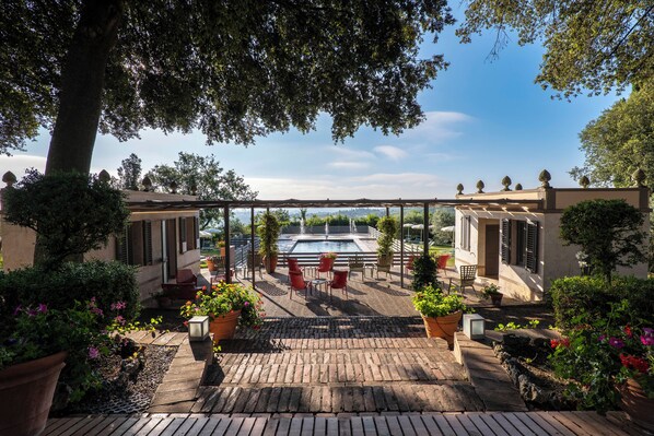Indoor pool, seasonal outdoor pool, pool loungers