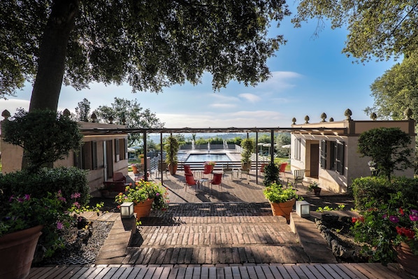 Indoor pool, seasonal outdoor pool, pool loungers