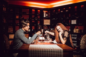 2 restaurants, breakfast, lunch, dinner served; Italian cuisine