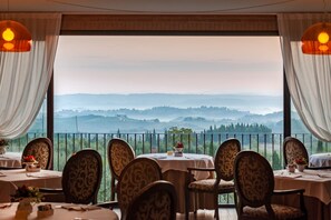 2 restaurants, breakfast, lunch, dinner served; Italian cuisine