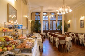 Petit-déjeuner buffet compris tous les jours