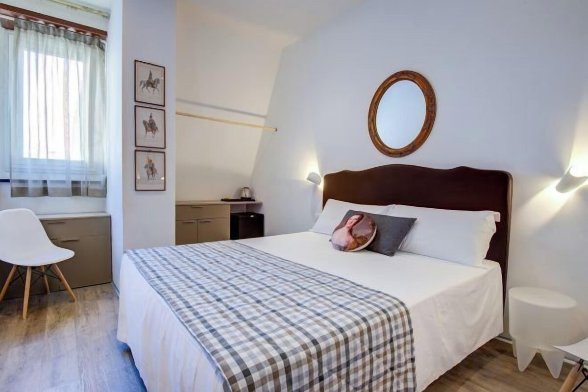 In-room safe, desk, WiFi (free), bed sheets