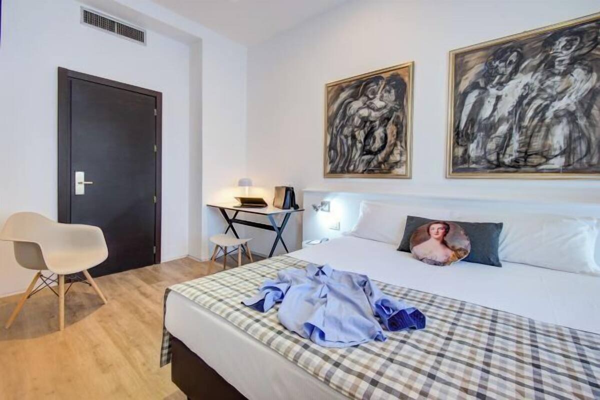In-room safe, desk, WiFi (free), bed sheets