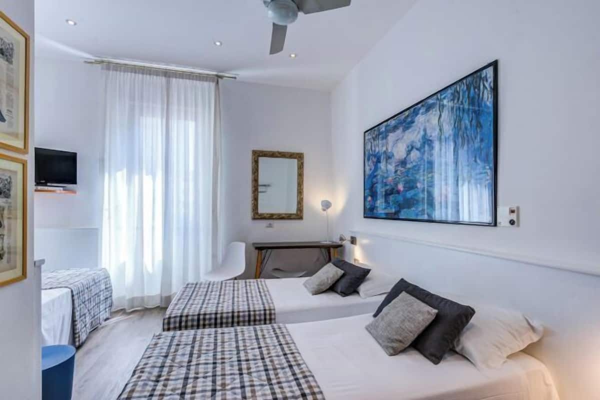 In-room safe, desk, free WiFi, bed sheets