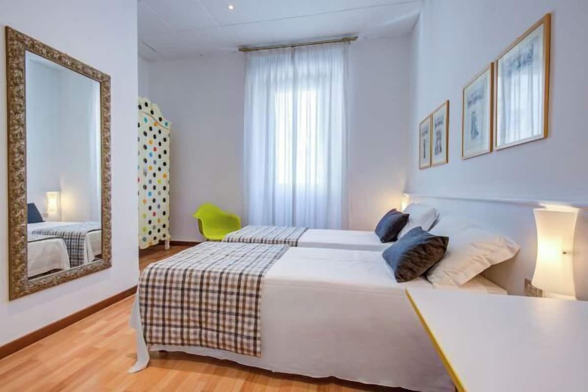 In-room safe, desk, WiFi (free), bed sheets