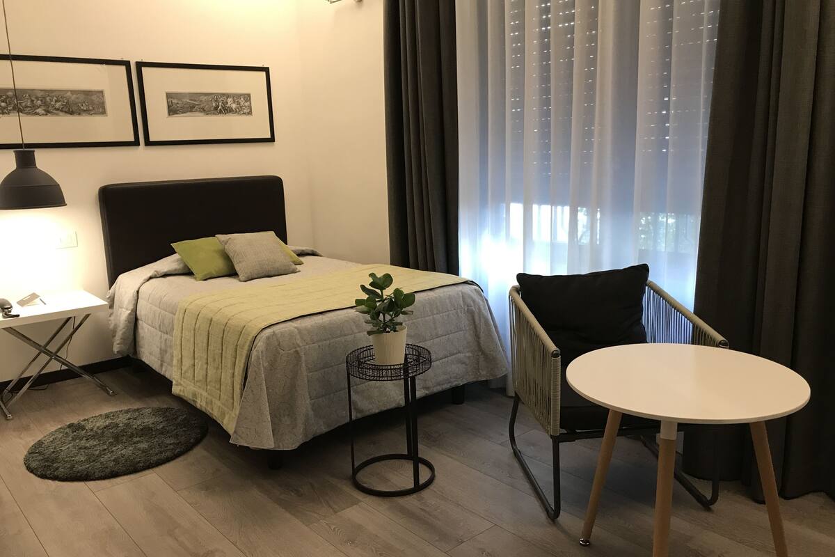 Superior Single Room | In-room safe, desk, WiFi (free), bed sheets