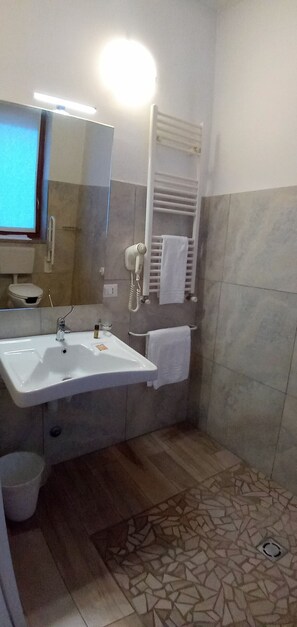 Einzelzimmer | Badezimmer