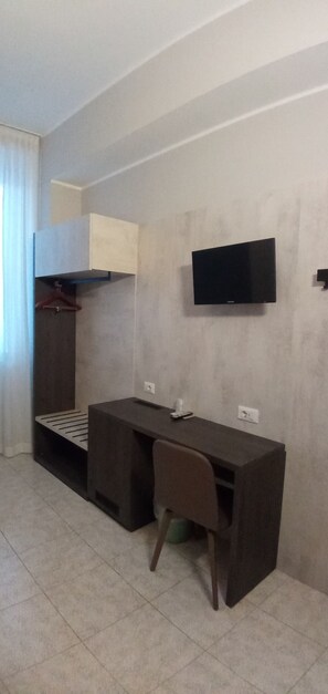 Double or Twin Room, 1 Queen Bed | Down comforters, in-room safe, desk, free WiFi