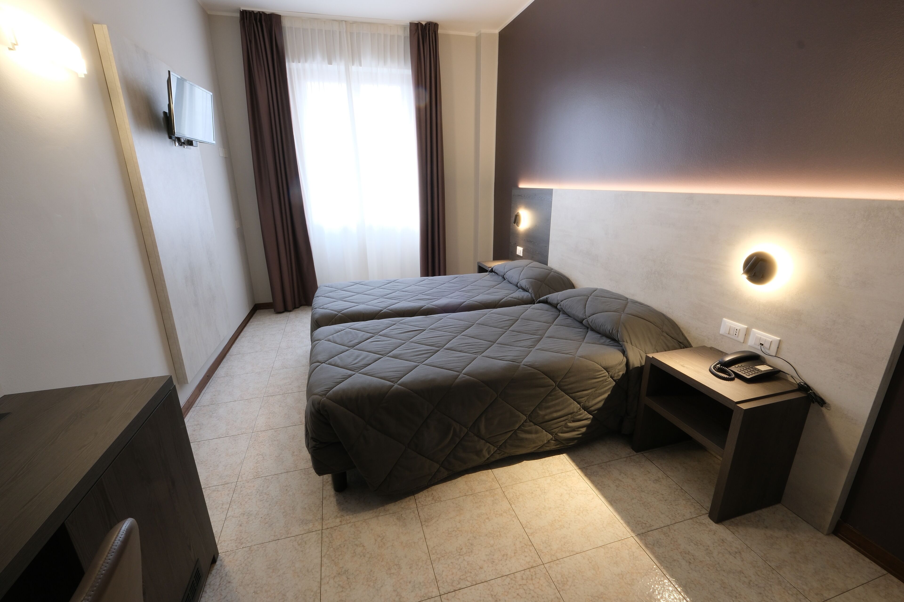 twin room | down duvets, in-room safe, desk, free wifi