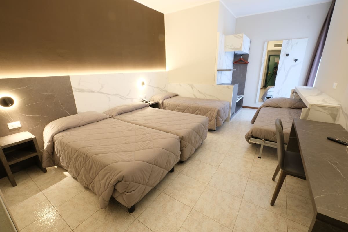 quadruple room | down duvets, in-room safe, desk, free wifi