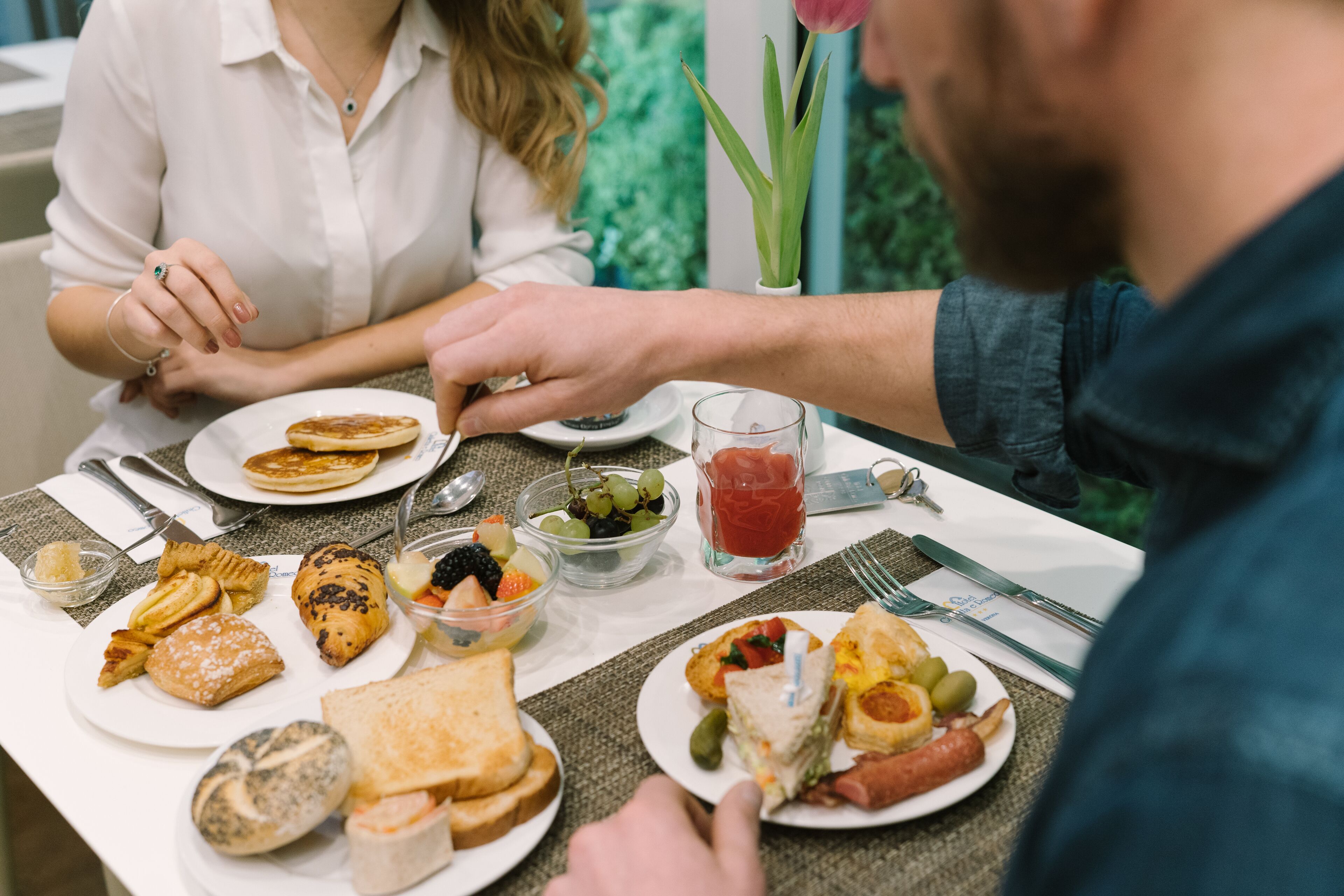 Colazione a buffet, servita tutte le mattine (15 EUR a persona) 