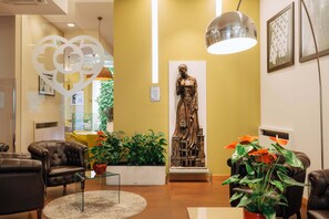 Coin salon dans le hall