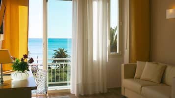 Superior-Vierbettzimmer | Zimmersafe, Schreibtisch, schallisolierte Zimmer, kostenloses WLAN