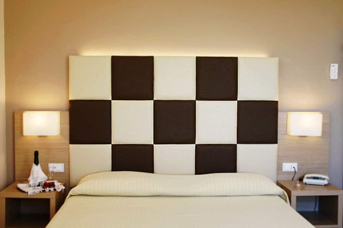 Standard Double Room | In-room safe, desk, soundproofing, WiFi (free)