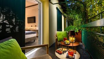 Zimmer | Daunenbettdecken, Minibar, Zimmersafe, Schreibtisch