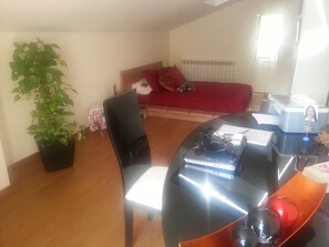 Minibar, in-room safe, desk, free cots/infant beds