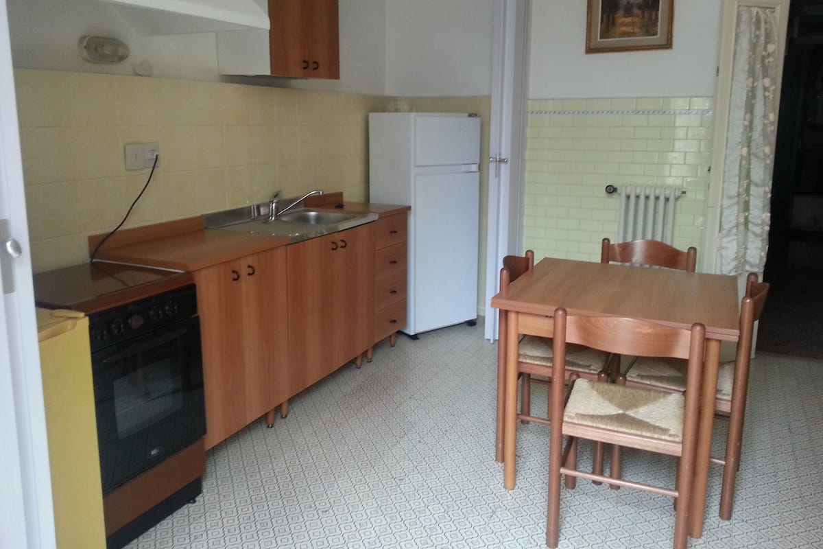 Standard-Apartment, KĂŒche | Minibar, Zimmersafe, Schreibtisch, kostenlose Babybetten