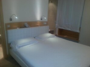 Minibar, in-room safe, desk, free cribs/infant beds