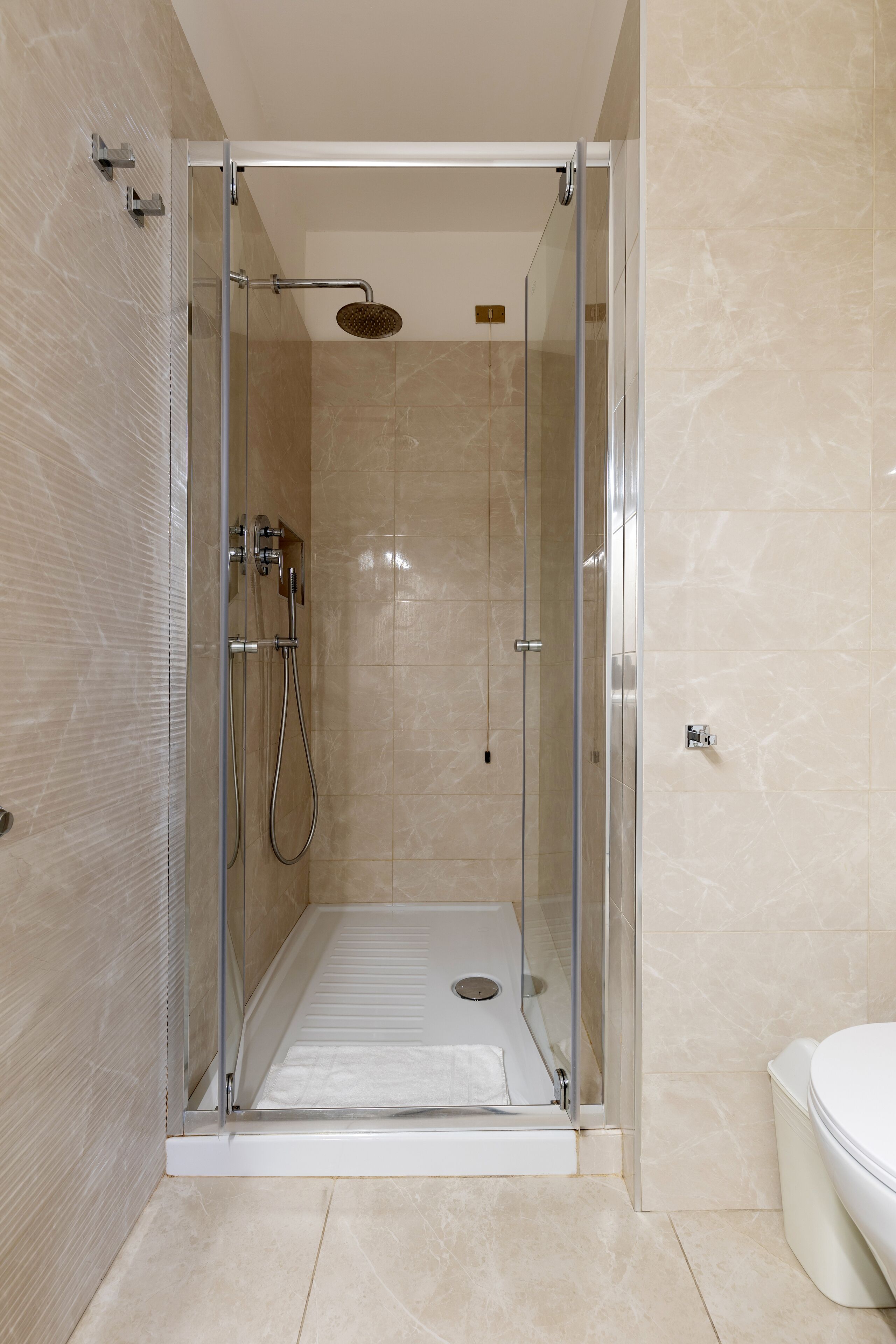 basic double or twin room | bathroom | shower, free toiletries, bidet, towels