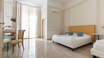Camera familiare | Biancheria da letto di alta qualità, una cassaforte in camera