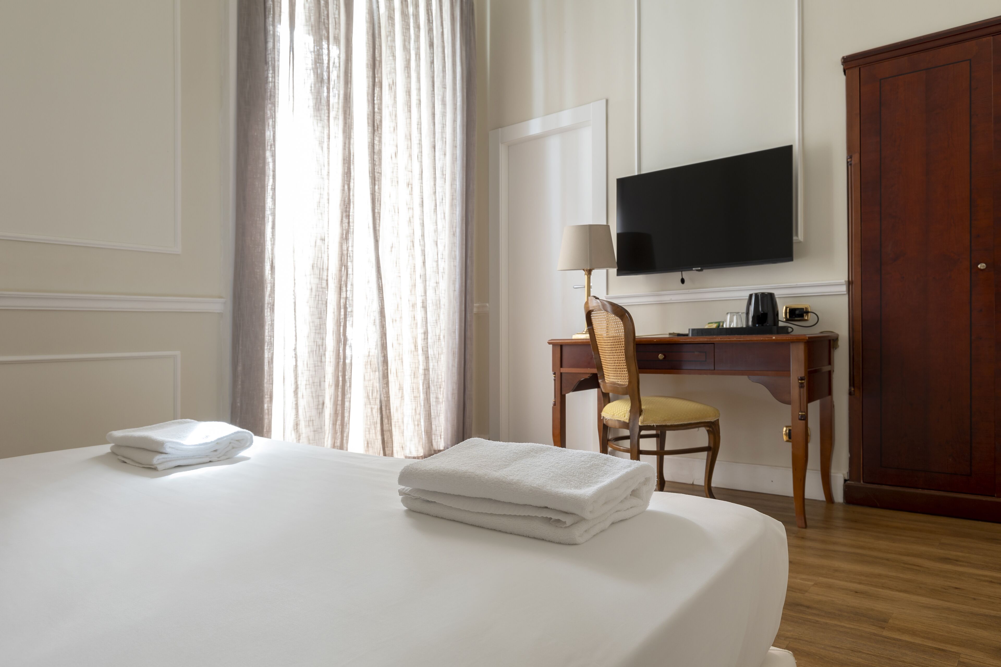 standard double or twin room | premium bedding, in-room safe, desk, soundproofing