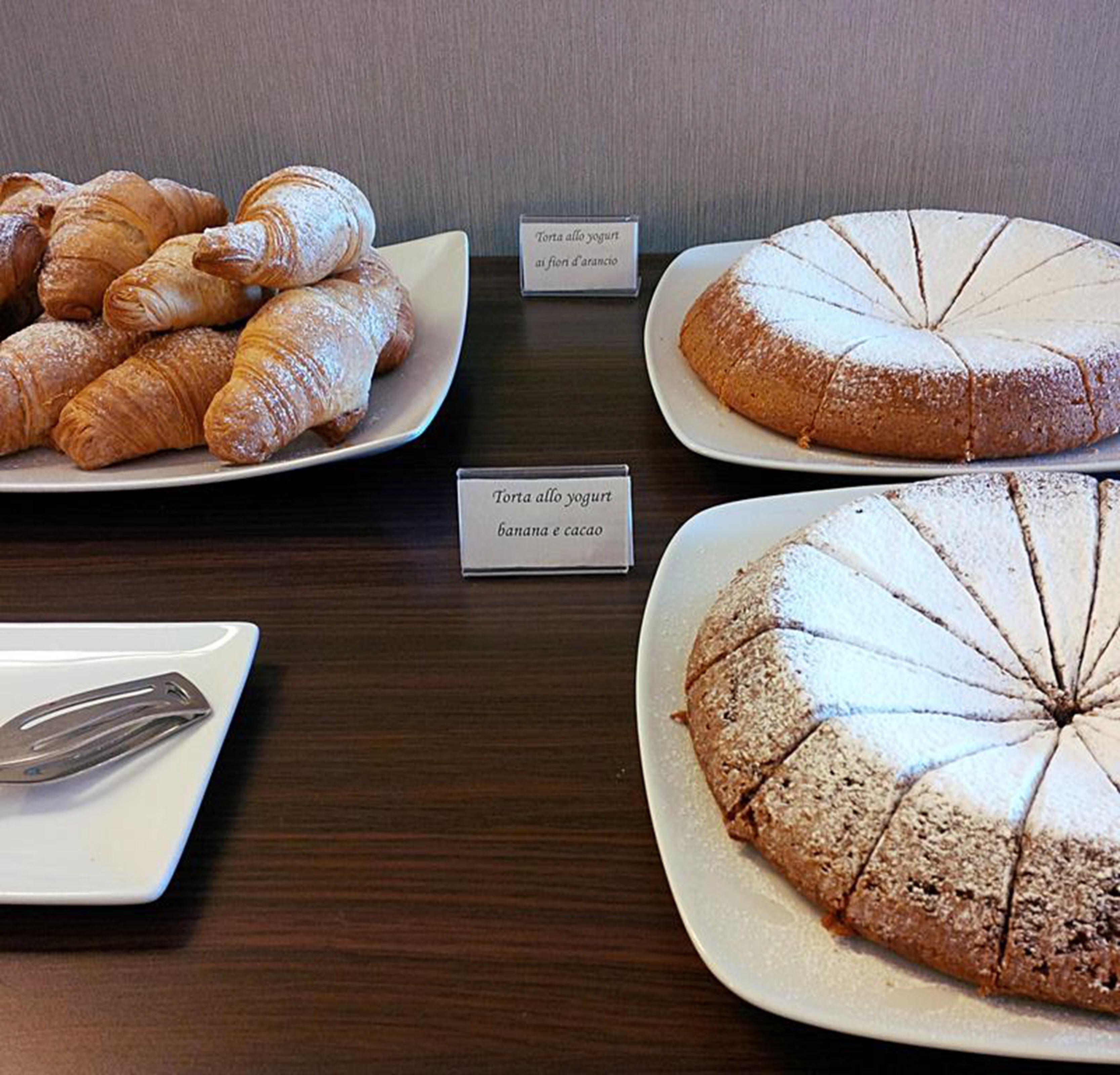 free daily full breakfast