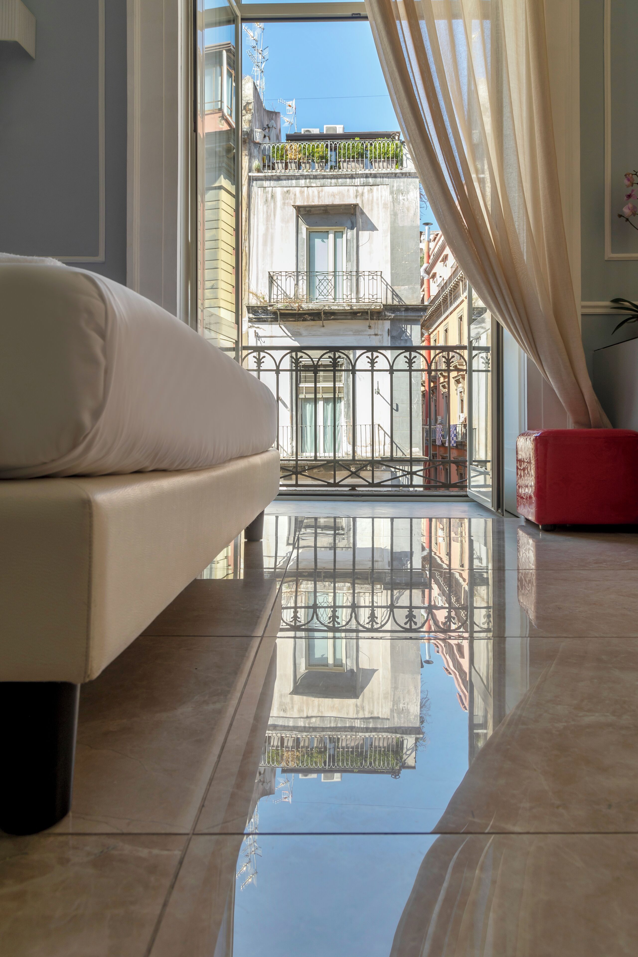 Camera Deluxe con letto matrimoniale o 2 letti singoli, vista città | Biancheria da letto di alta qualità, una cassaforte in camera