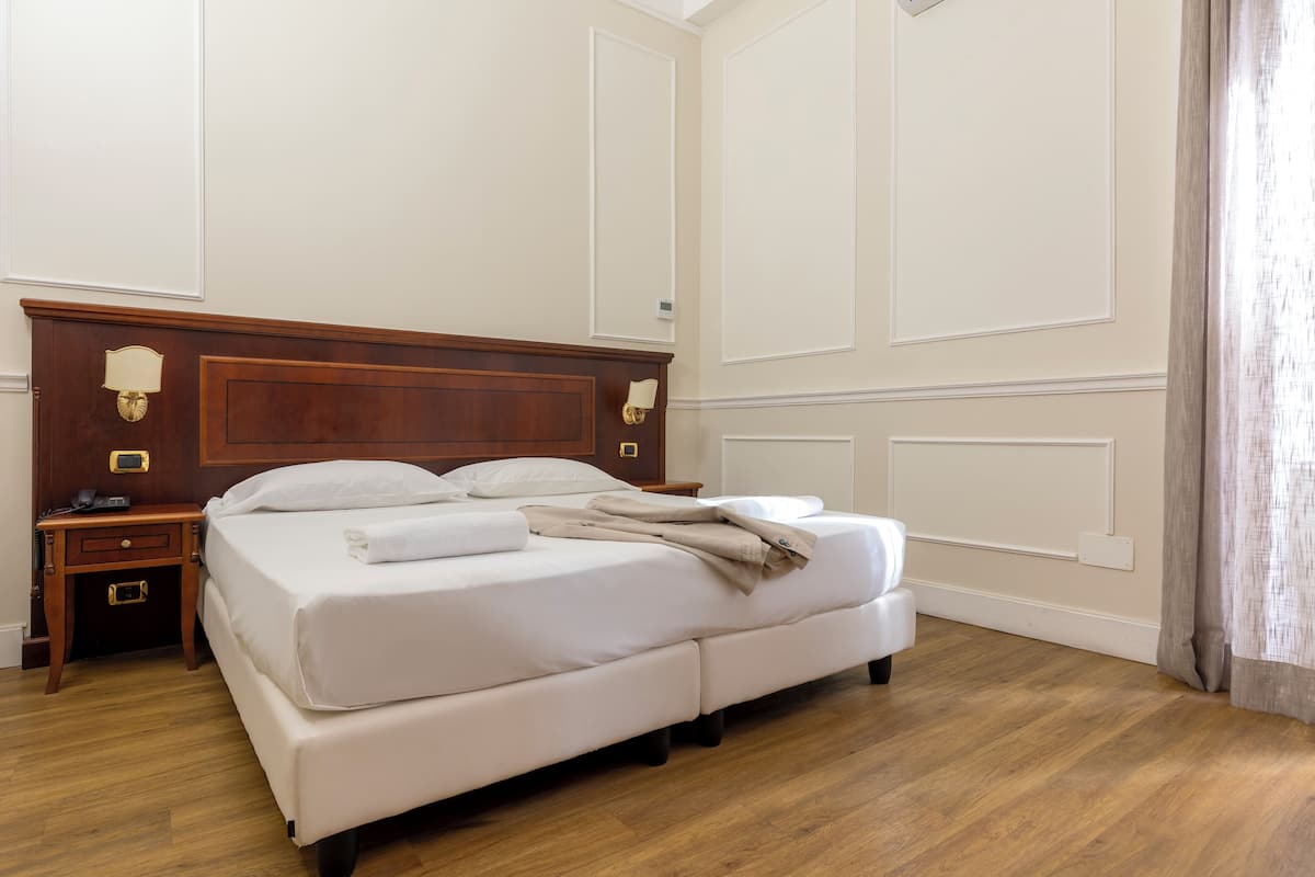 Premium bedding, in-room safe, desk, soundproofing