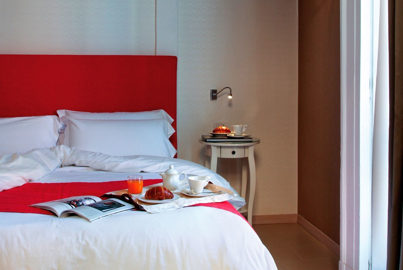 deluxe double or twin room, city view | premium bedding, in-room safe, desk, soundproofing