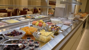 A buffet with various food items including fruits, cheeses, and desserts. - Hotel Victoria (Vicenza)